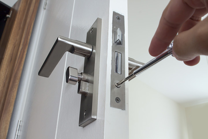 Our local locksmiths are able to repair and install door locks for properties in Ladbroke Grove and the local area.